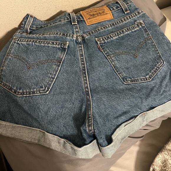 Levi shorts - Picture 3 of 3